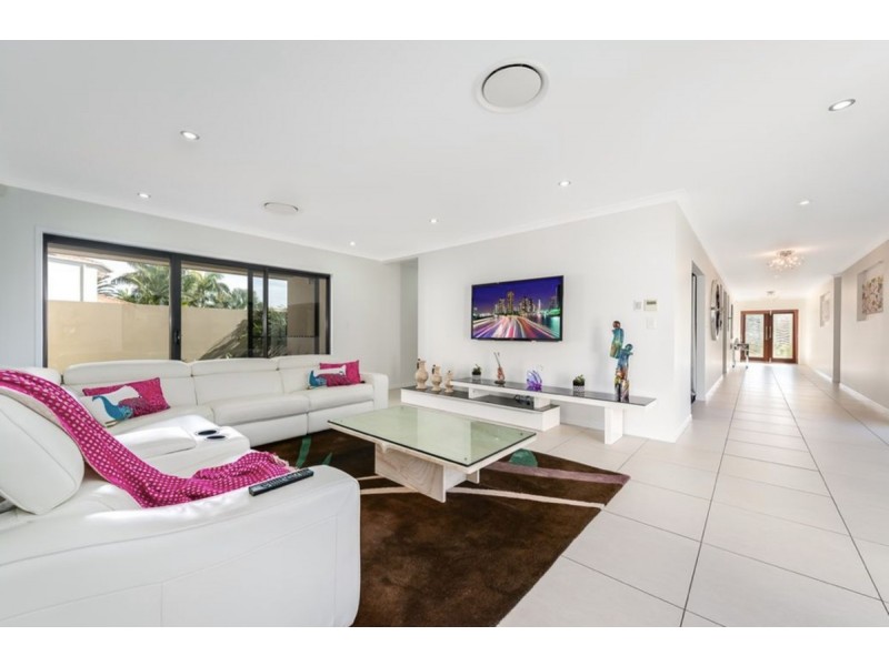 2136 Beaufort Way, Hope Island QLD 4212