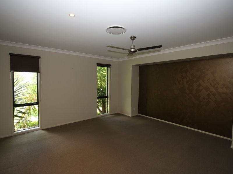 19 River Links Boulevarde East, Helensvale QLD 4212