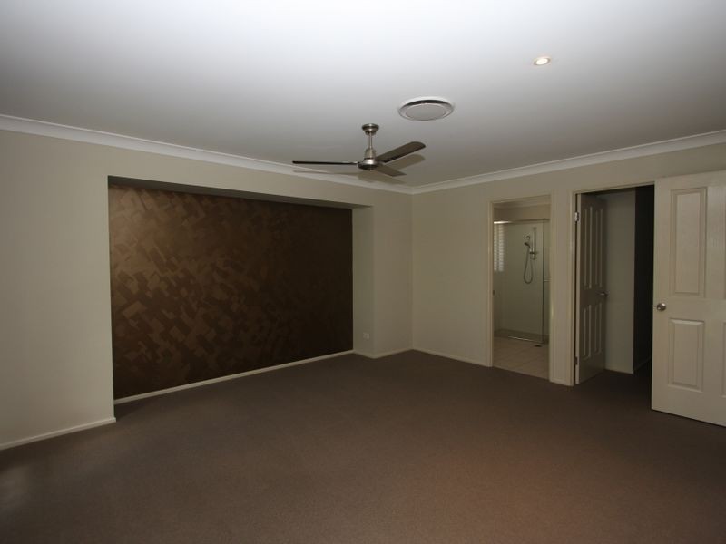 19 River Links Boulevarde East, Helensvale QLD 4212