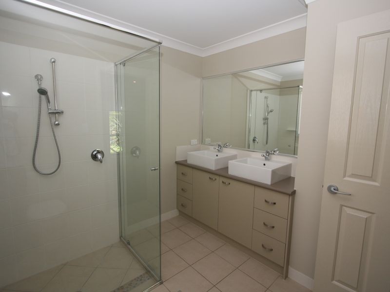 19 River Links Boulevarde East, Helensvale QLD 4212