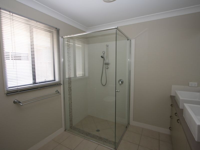 19 River Links Boulevarde East, Helensvale QLD 4212