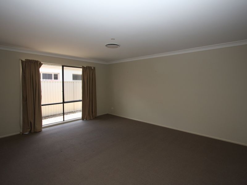 19 River Links Boulevarde East, Helensvale QLD 4212