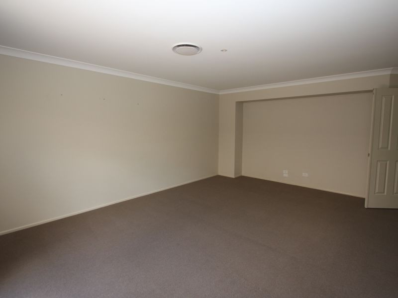 19 River Links Boulevarde East, Helensvale QLD 4212