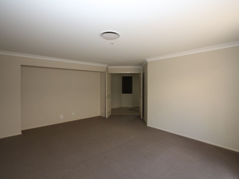 19 River Links Boulevarde East, Helensvale QLD 4212