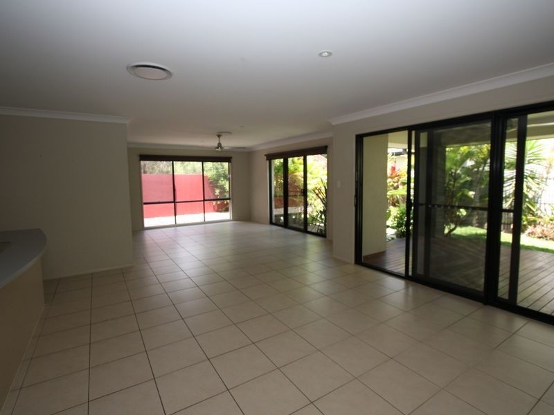 19 River Links Boulevarde East, Helensvale QLD 4212