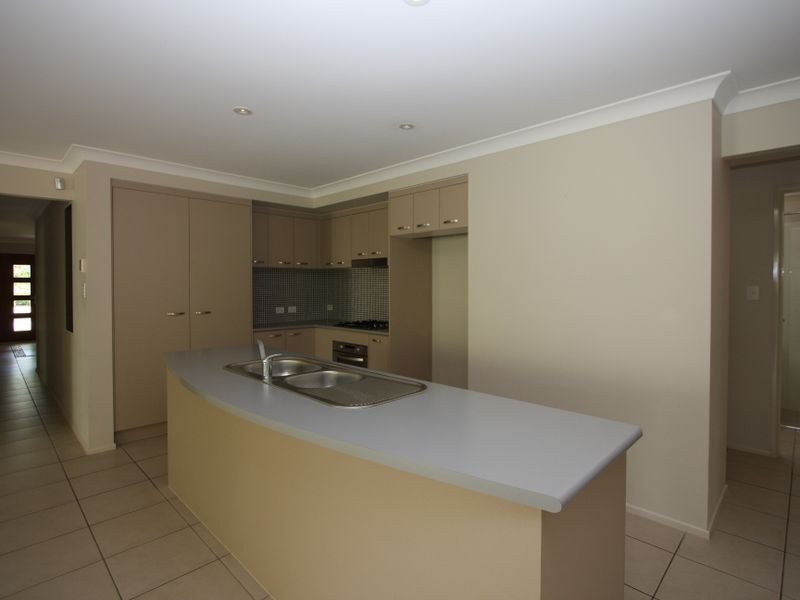 19 River Links Boulevarde East, Helensvale QLD 4212