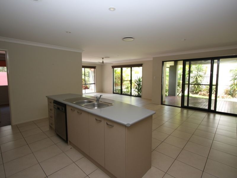 19 River Links Boulevarde East, Helensvale QLD 4212