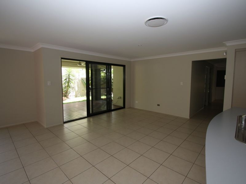 19 River Links Boulevarde East, Helensvale QLD 4212