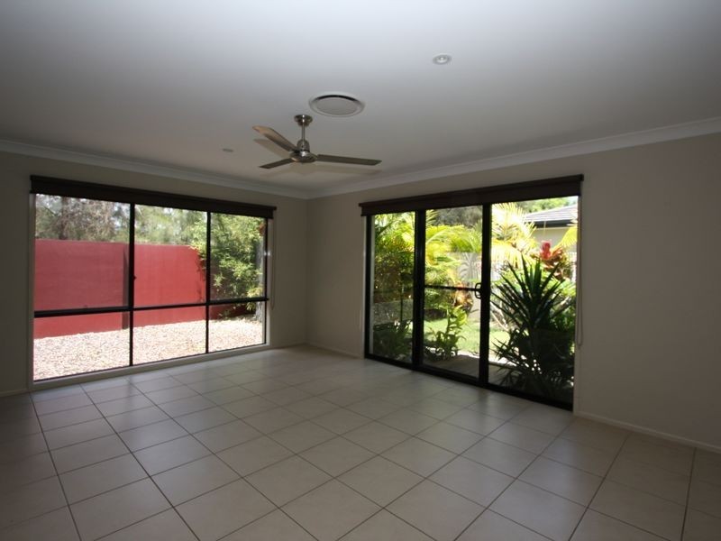 19 River Links Boulevarde East, Helensvale QLD 4212