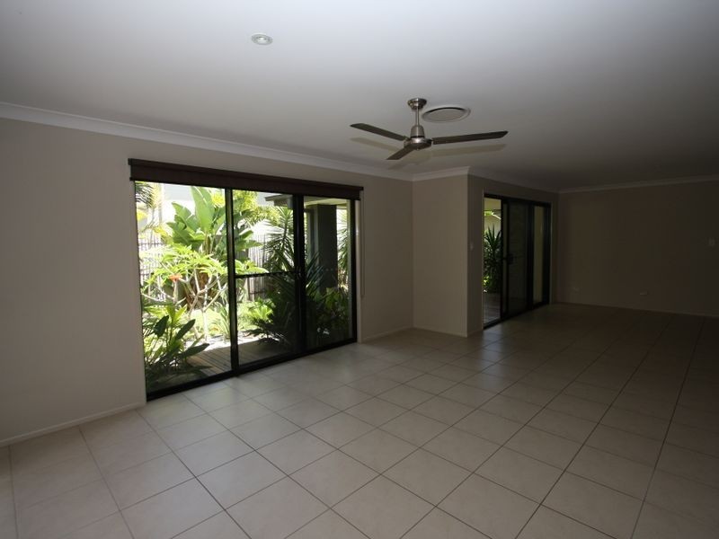 19 River Links Boulevarde East, Helensvale QLD 4212