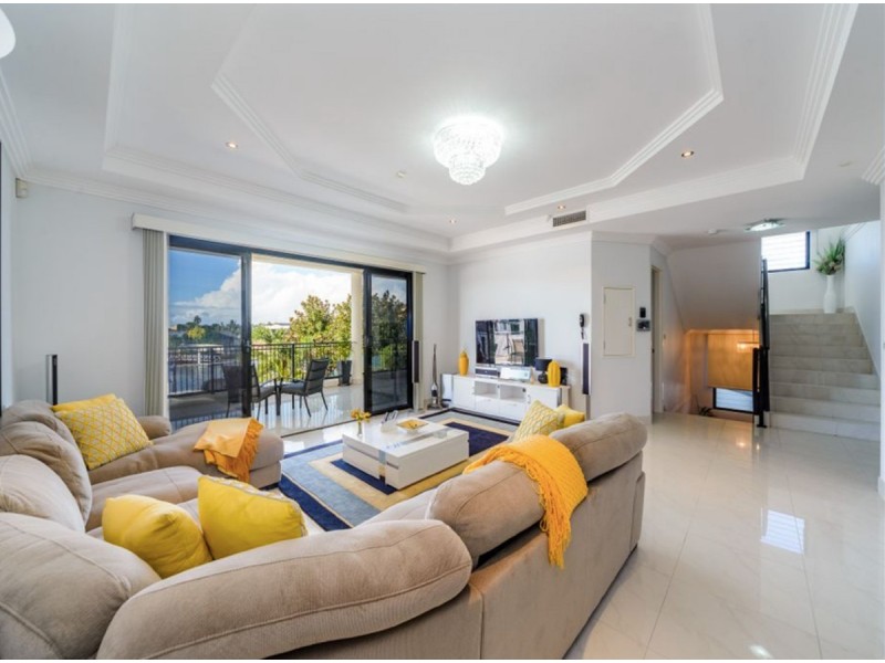 7 Wau Avenue, Runaway Bay QLD 4216
