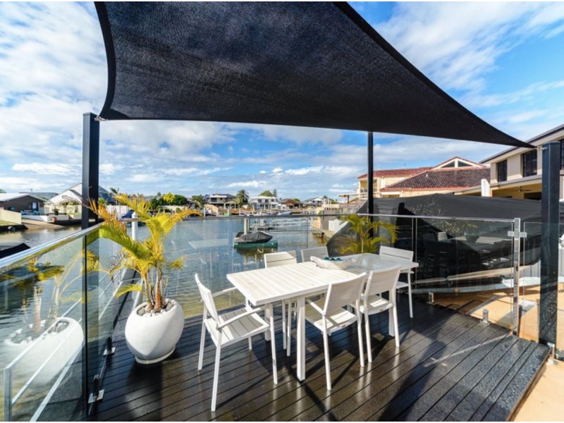 7 Wau Avenue, Runaway Bay QLD 4216