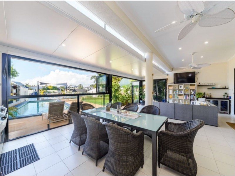 7 Wau Avenue, Runaway Bay QLD 4216