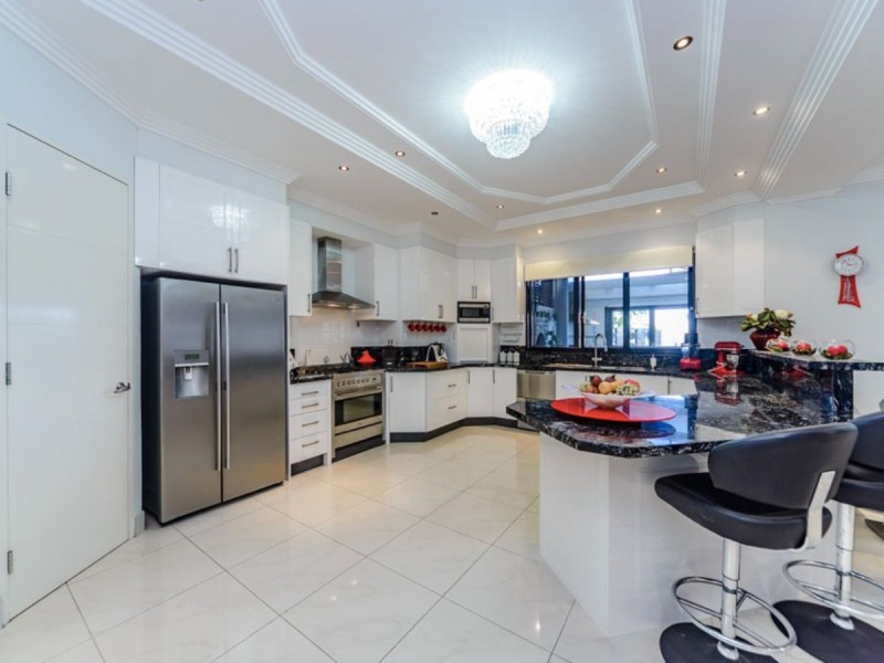 7 Wau Avenue, Runaway Bay QLD 4216