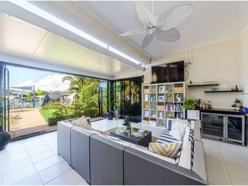 7 Wau Avenue, Runaway Bay QLD 4216