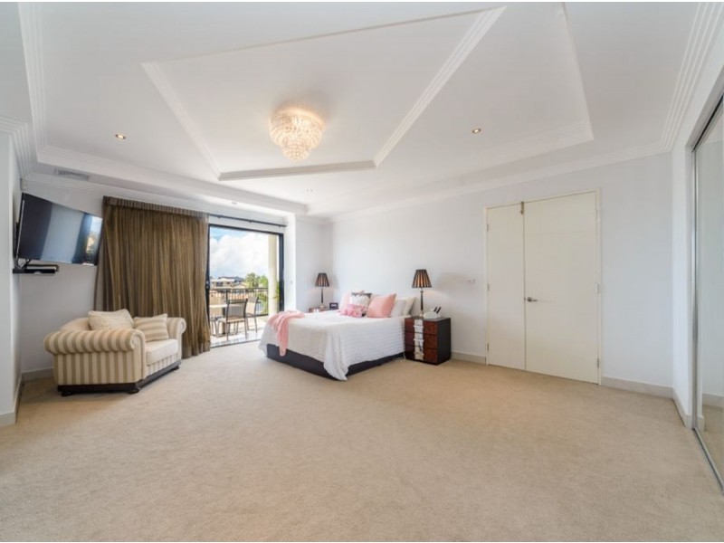 7 Wau Avenue, Runaway Bay QLD 4216