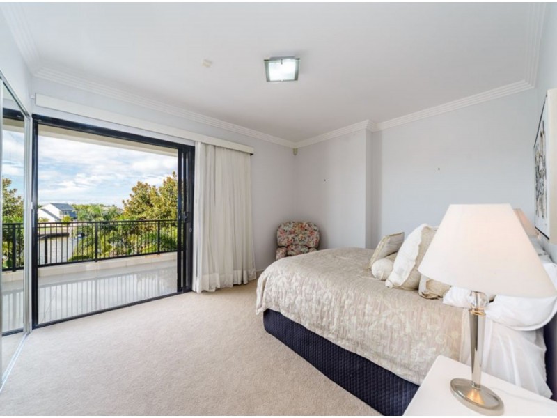 7 Wau Avenue, Runaway Bay QLD 4216