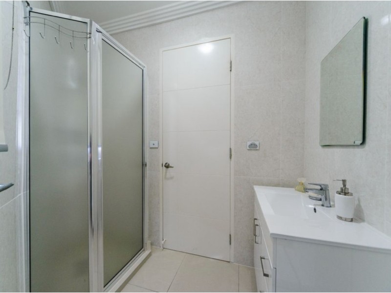 7 Wau Avenue, Runaway Bay QLD 4216