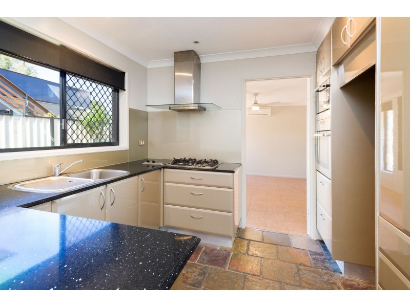 2/19 Mallard Avenue, Paradise Point QLD 4216