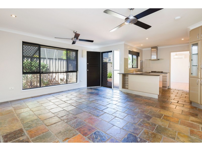 2/19 Mallard Avenue, Paradise Point QLD 4216