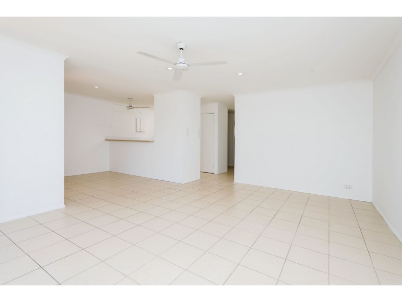 2/18 Maiala Close, Paradise Point QLD 4216