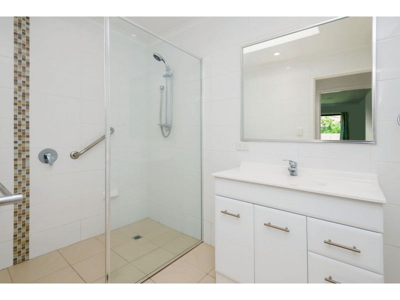 2/18 Maiala Close, Paradise Point QLD 4216