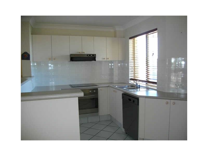 9/9 Errol Avenue, Paradise Point QLD 4216