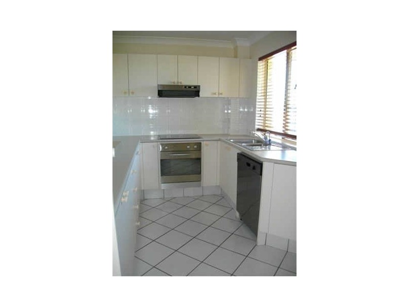 9/9 Errol Avenue, Paradise Point QLD 4216