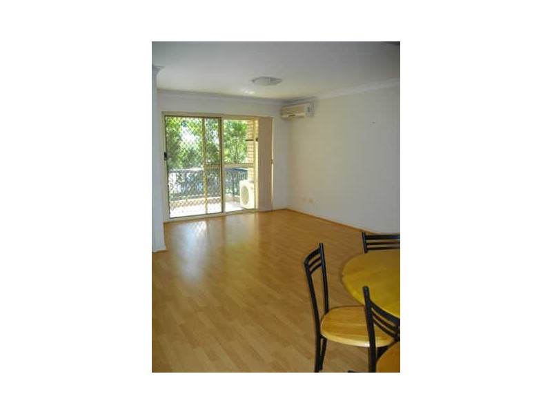 9/9 Errol Avenue, Paradise Point QLD 4216