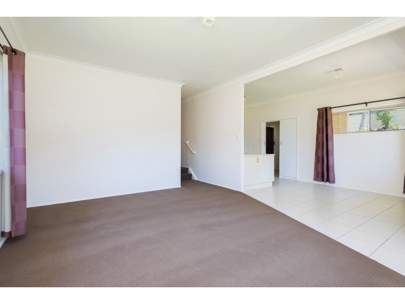 6 Rathbone Place, Labrador QLD 4215