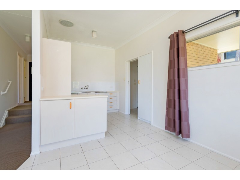 6 Rathbone Place, Labrador QLD 4215