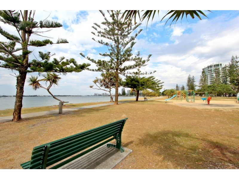 6 Rathbone Place, Labrador QLD 4215