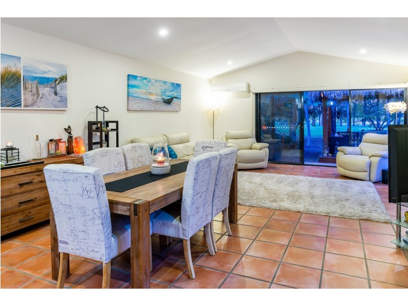 27 Ballybunyon Crescent, Hope Island QLD 4212