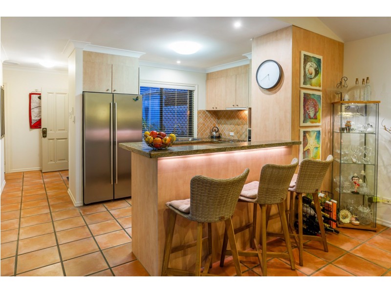 27 Ballybunyon Crescent, Hope Island QLD 4212