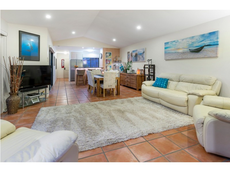 27 Ballybunyon Crescent, Hope Island QLD 4212