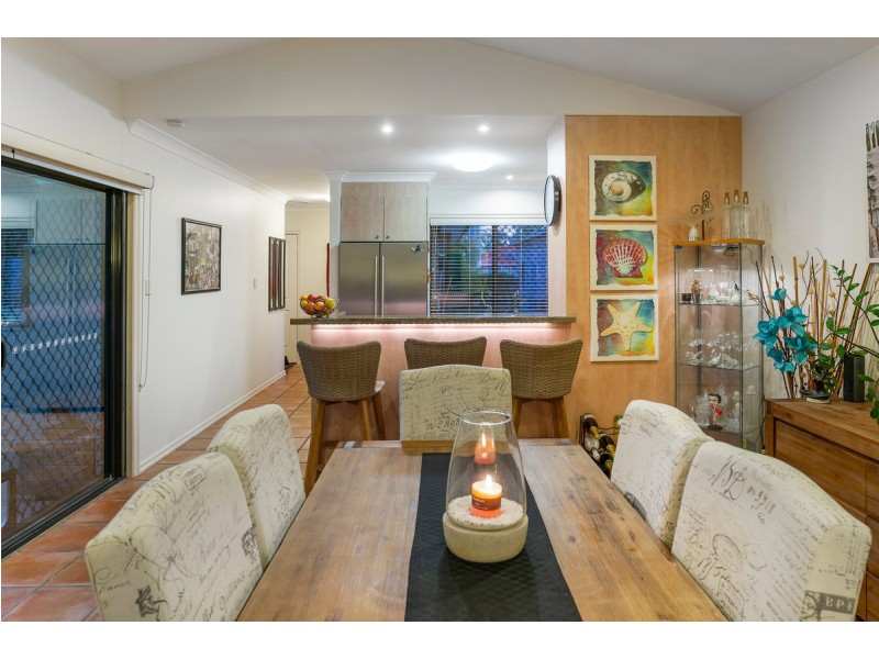 27 Ballybunyon Crescent, Hope Island QLD 4212