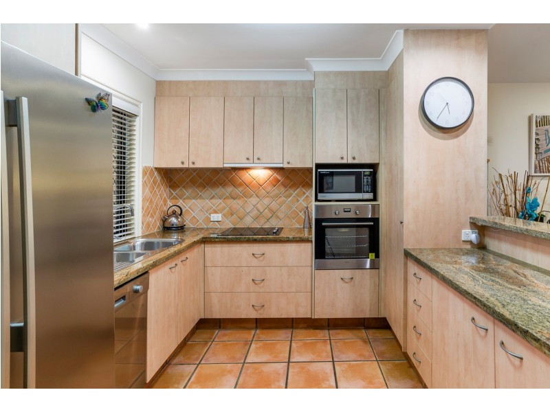 27 Ballybunyon Crescent, Hope Island QLD 4212