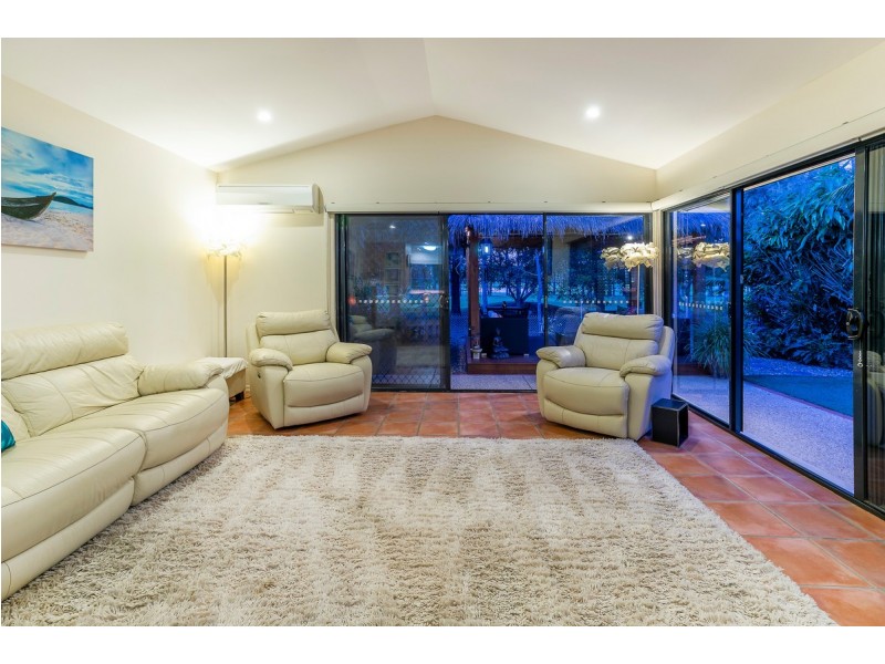 27 Ballybunyon Crescent, Hope Island QLD 4212