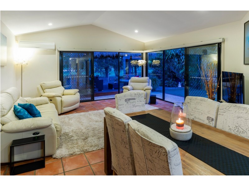 27 Ballybunyon Crescent, Hope Island QLD 4212