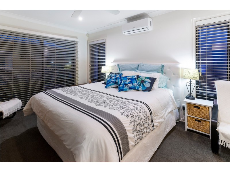 27 Ballybunyon Crescent, Hope Island QLD 4212