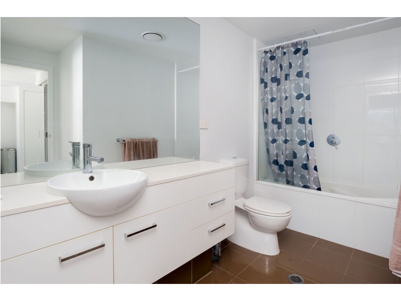 202/41 Harbour Town, Biggera Waters QLD 4216
