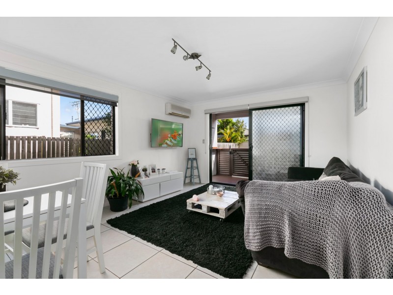2/28 Errol Avenue, Paradise Point QLD 4216