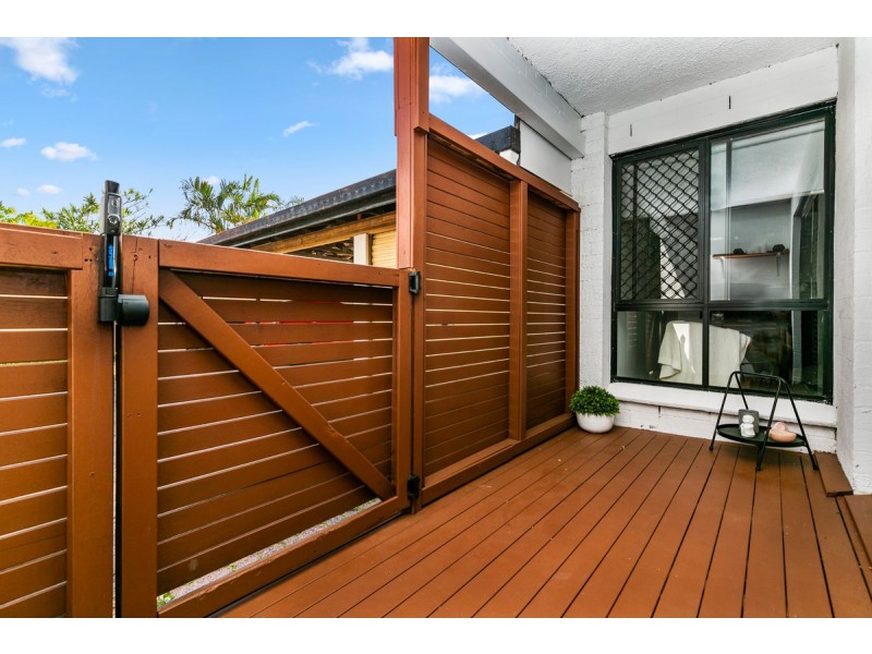 2/28 Errol Avenue, Paradise Point QLD 4216