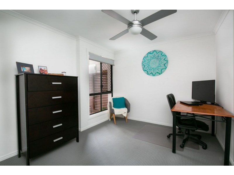 2/28 Errol Avenue, Paradise Point QLD 4216