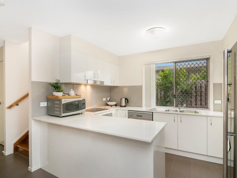 22 La Savina Drive, Coombabah QLD 4216