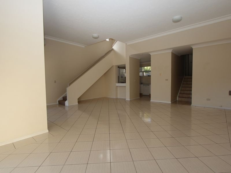 1/100 Morala Avenue, Runaway Bay QLD 4216