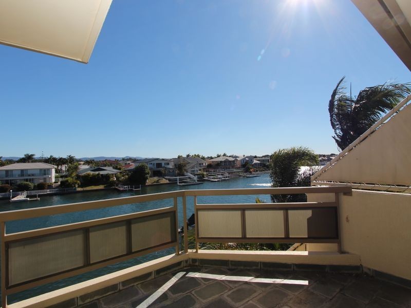 1/100 Morala Avenue, Runaway Bay QLD 4216