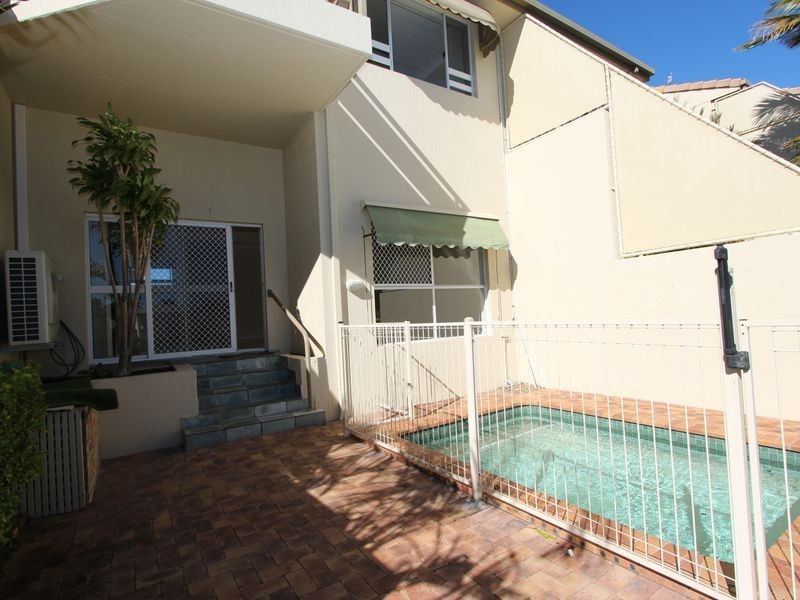 1/100 Morala Avenue, Runaway Bay QLD 4216