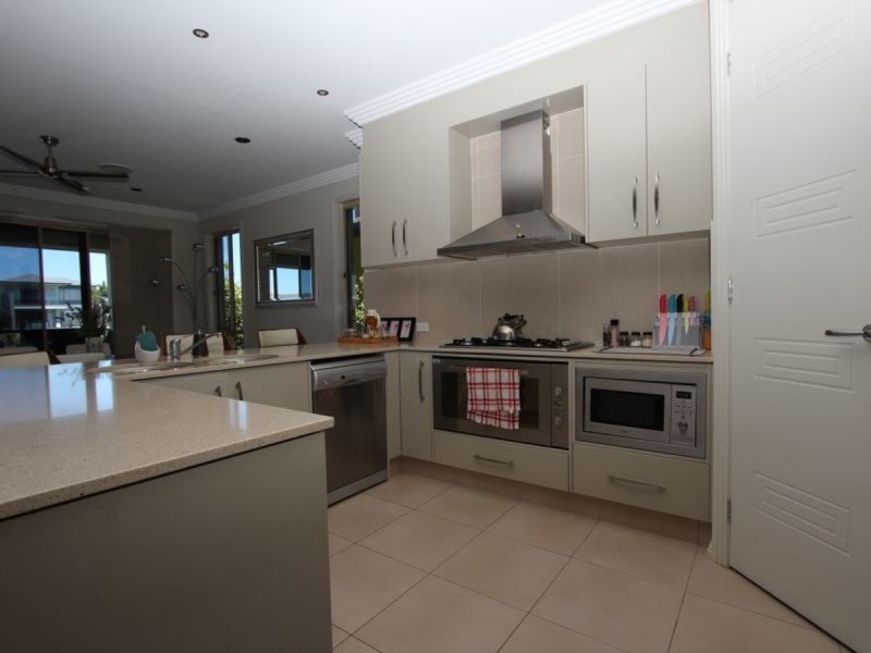 7411 Ellensbrook Drive, Hope Island QLD 4212