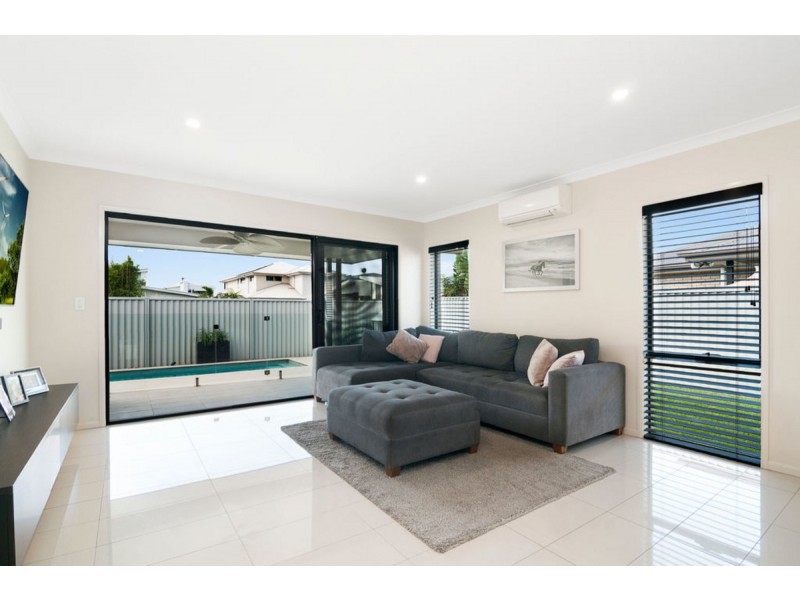 6 View Line Terrace, Hope Island QLD 4212